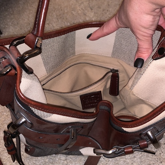 Burberry purse - Picture 4 of 17